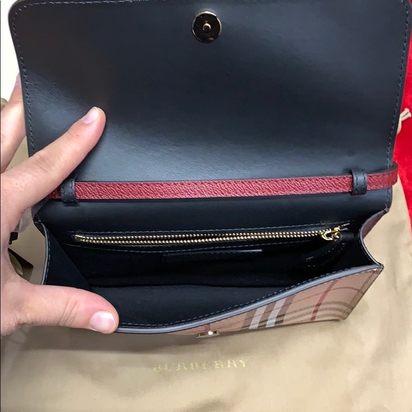 Brand new authentic Burberry crossbody Bag clutch - Picture 3 of 8